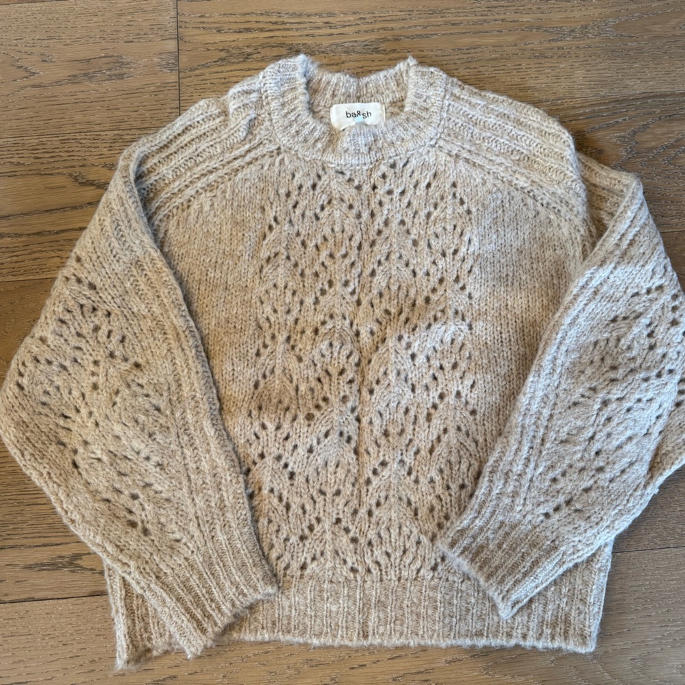 Women’s Wool soft crew neck tan sweater size 1 fits like a US size 4